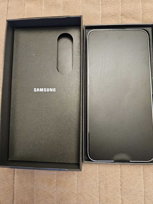 Продавам Самсунг S25 'ЧИСТО НОВ