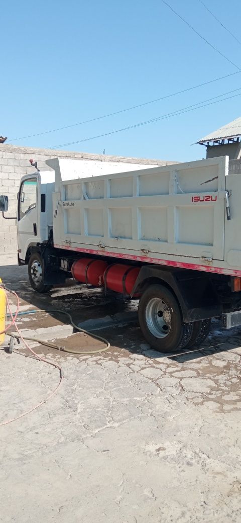 Isuzu samasval  2011