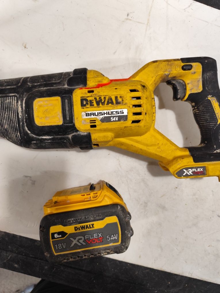 Акумулаторен саблен трион Девалт 54 V Flex volt DeWALT DCS388 + 6Ah