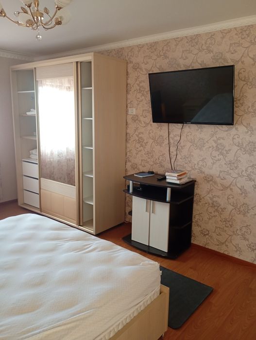 Închiriez apartament la vila.