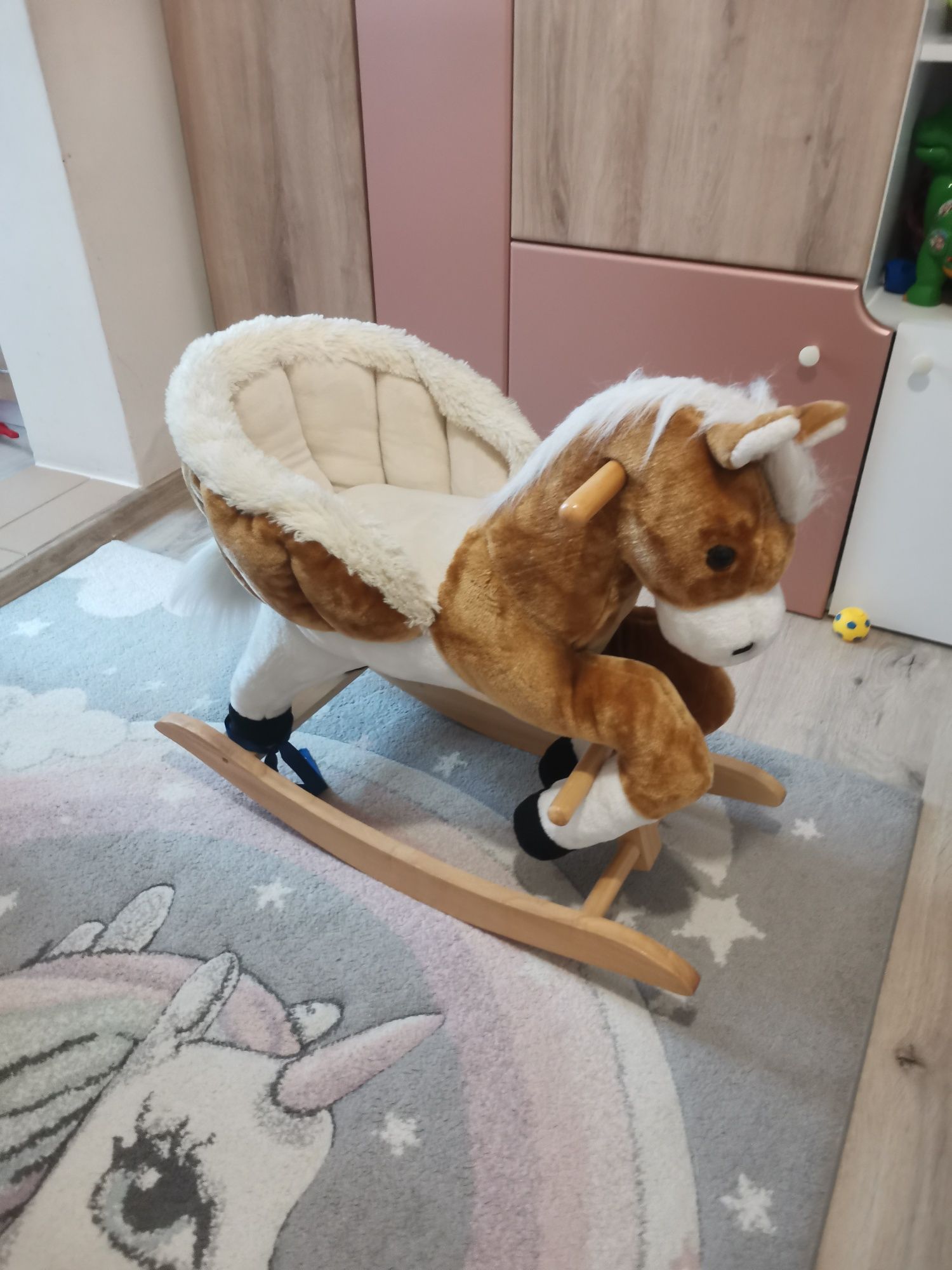 Детско люлеещо конче