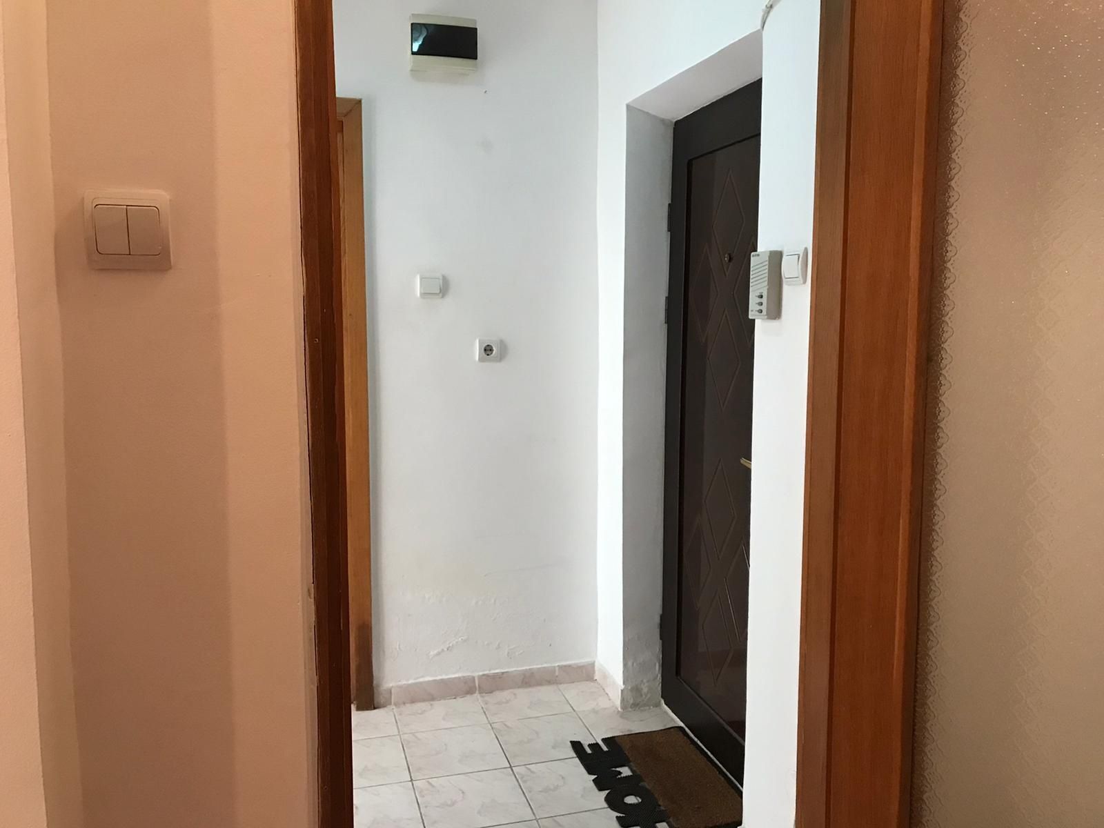 Închiriez apartament cu o camera