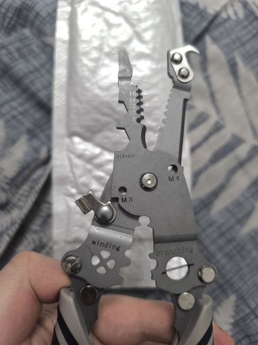 Инструмент для снятие изоляции, новый