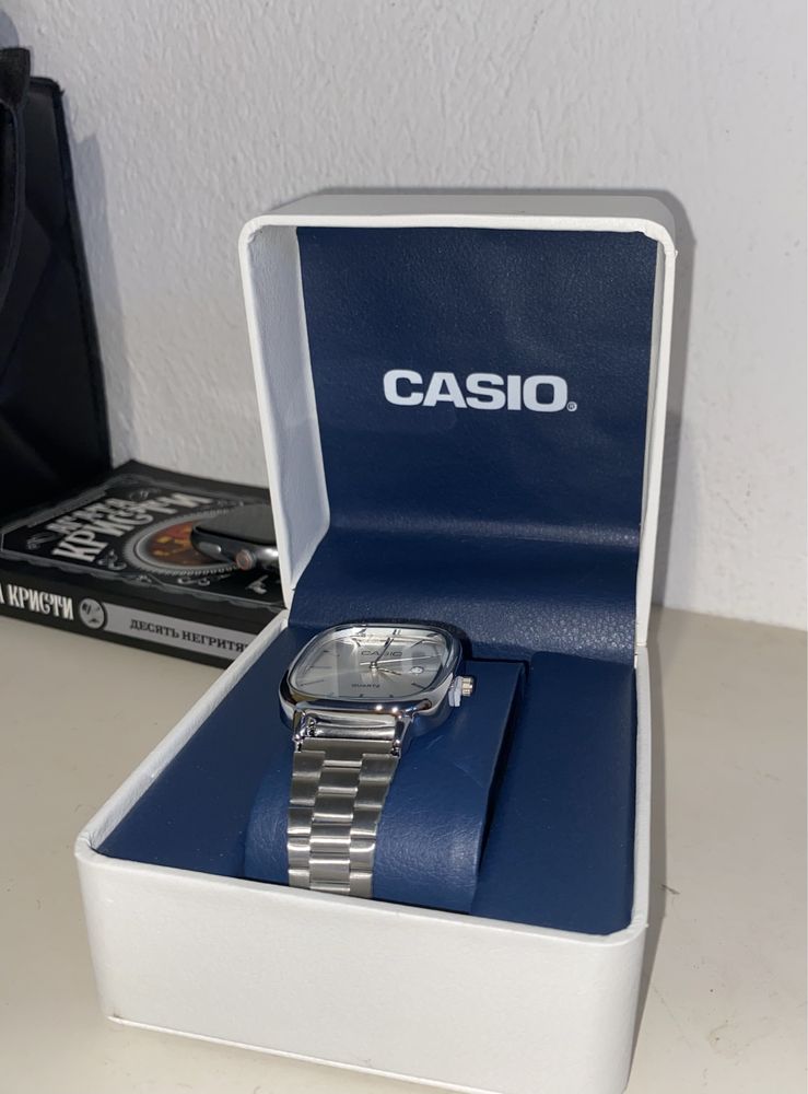Часы Casio новый