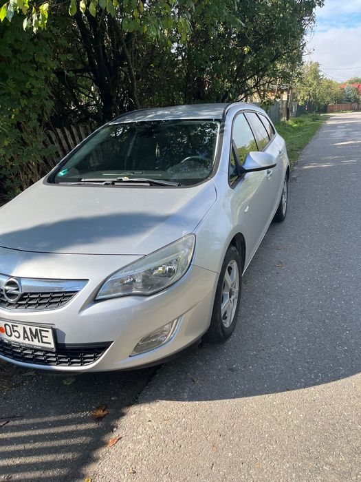Vând Opel Astra J 2011