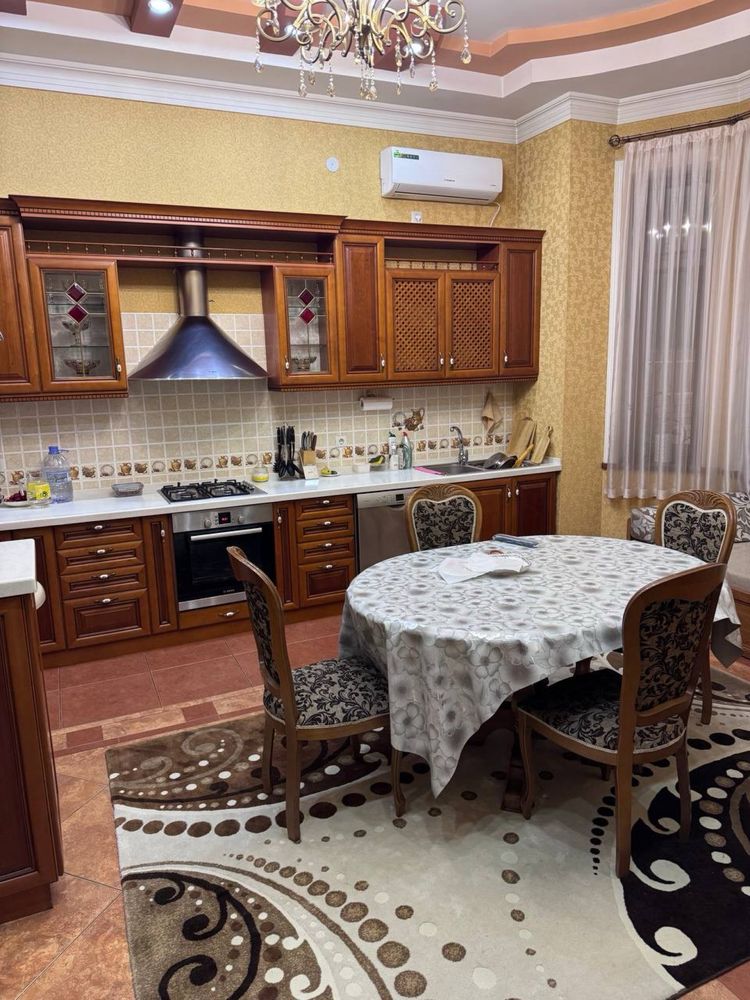 Ор-р: Улица Никитина Продается Евро дом 4.соток 500м2 бассейн сауна