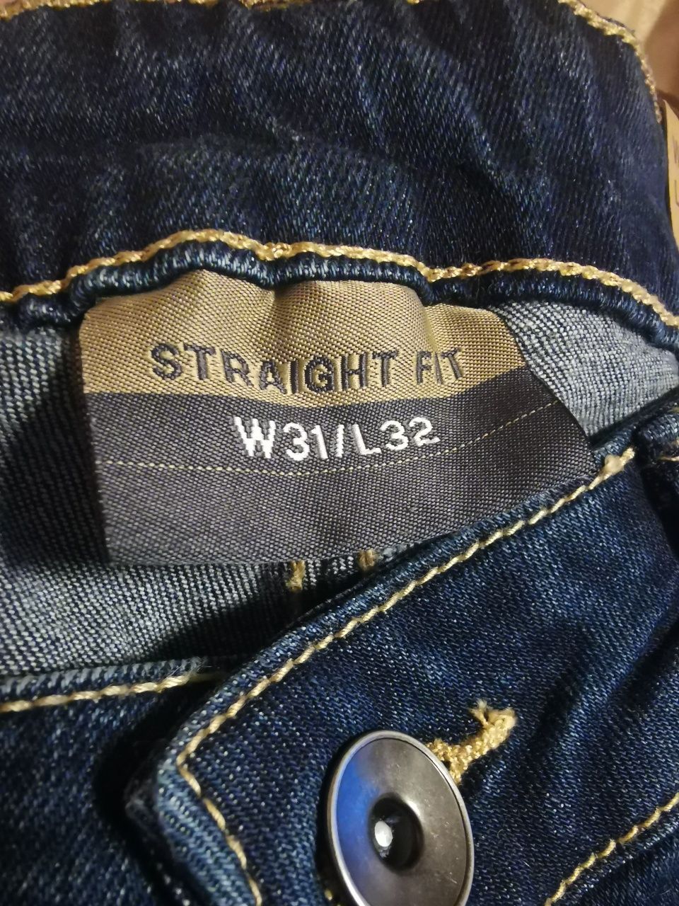 Blugi noi cu eticheta, straight fit, pentru dama