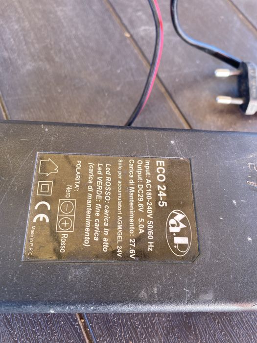 Încărcător  Baterii 29,6V  5.0APerfect funcțional ()