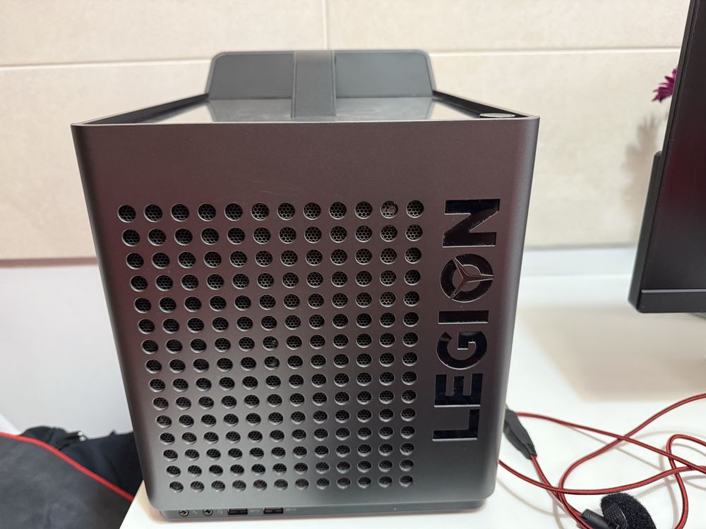 Sistem Desktop PC Gaming Lenovo Legion + Monitor LED IPS Lenovo 23.8"