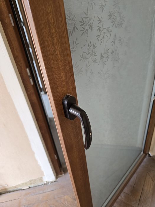 Vând ușă termopan de baie