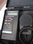 Test digital lux meter 2330А