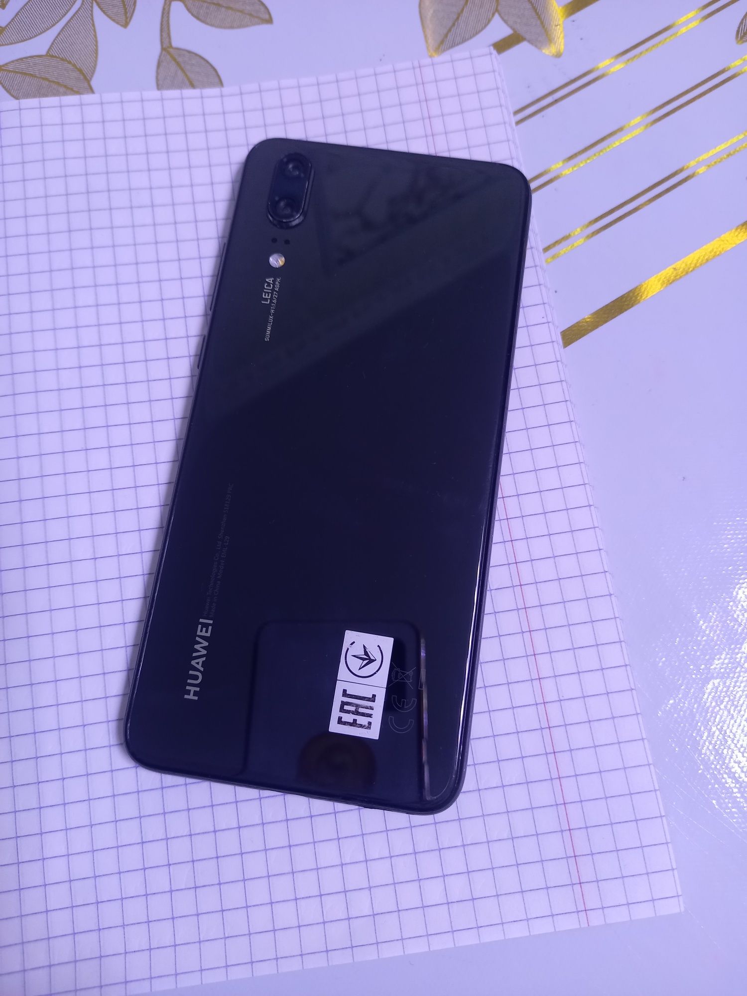 Продам телефон Huawei p20