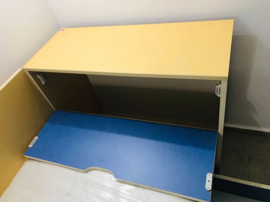 Единично легло с чекмеджета и ракла