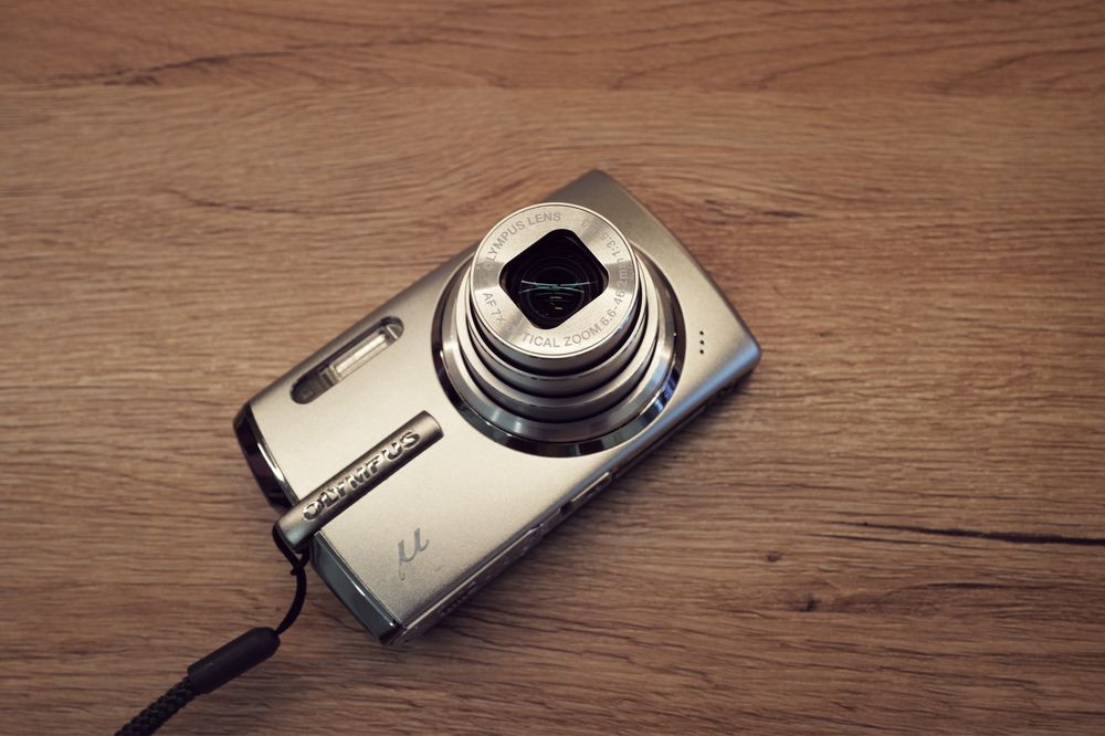 Aparat foto Olympus MJU 1010 impecabil ca NOU incarcare USB card
