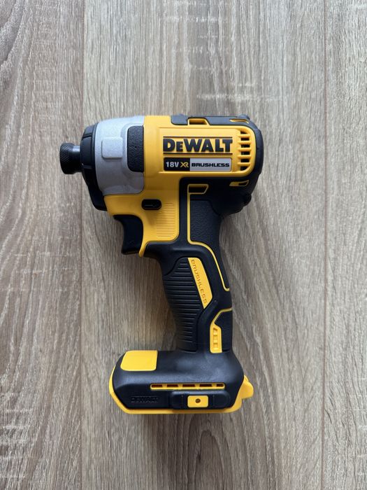 DeWALT Masina insurubat cu impact dcf 787, noua, fara acumulator