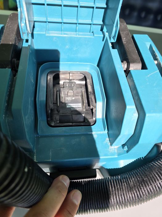 Aspirator makita DVC 750L 18V