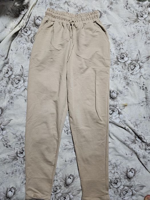 Pantaloni de trening