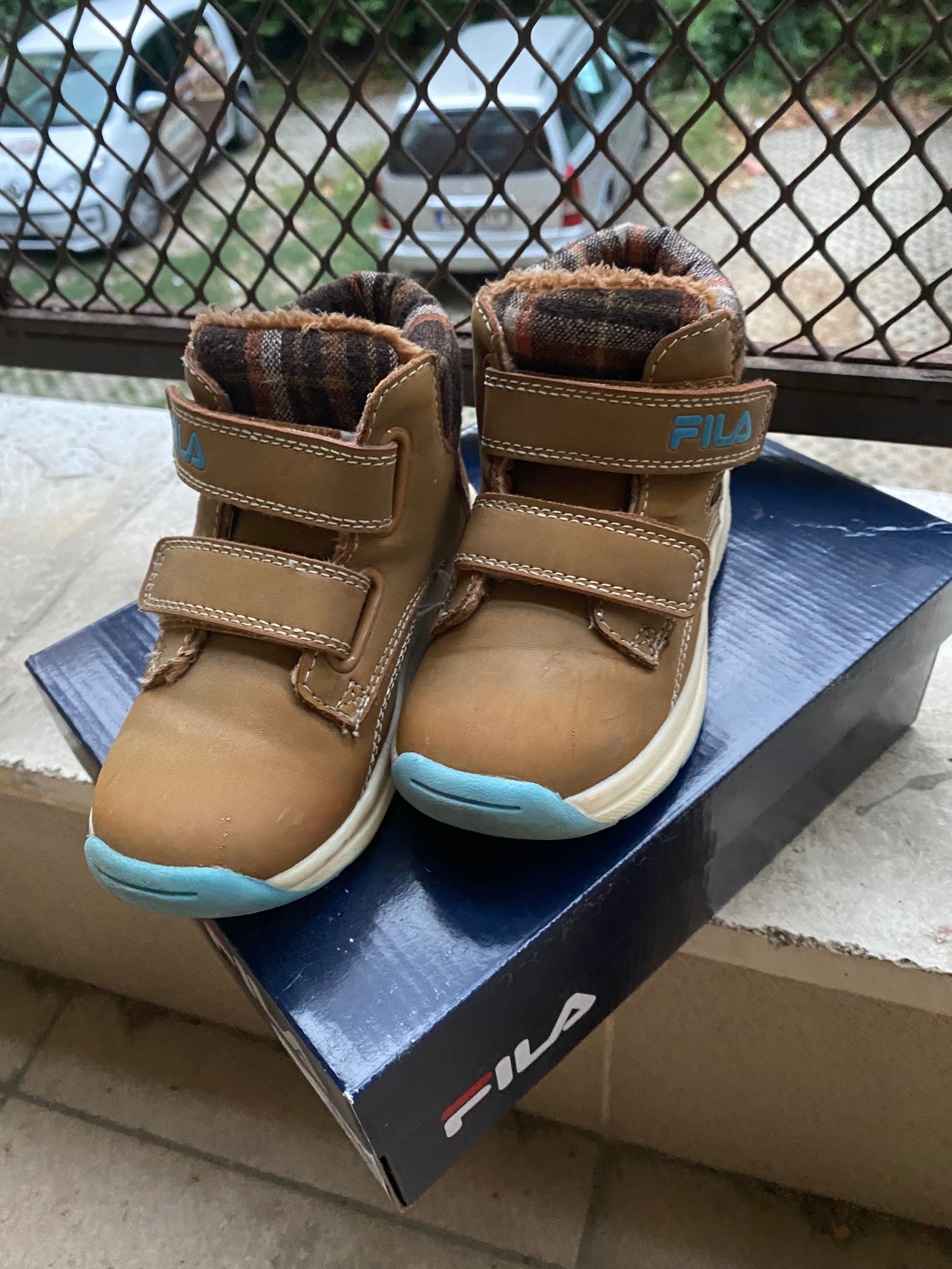 Fila детски боти