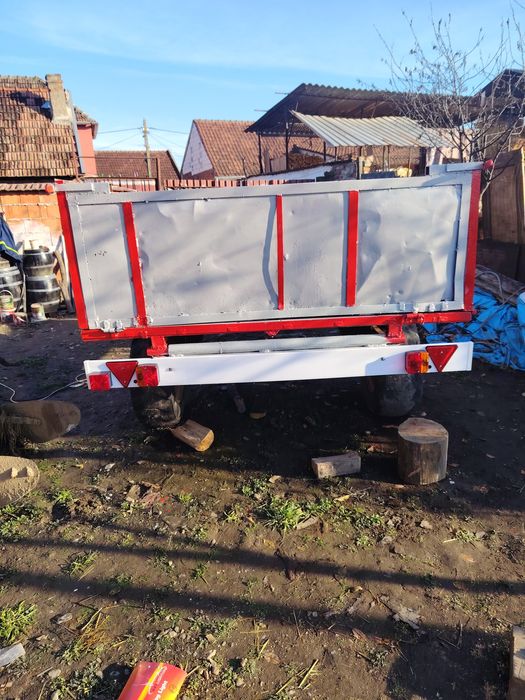 Vând Remorca 3t pe o axa cu instalație electrică