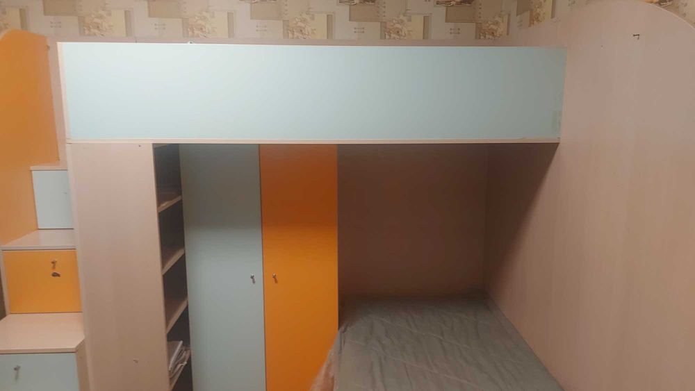 Детска стая:-двуетажно легло,гардероб,рафт + бюро!