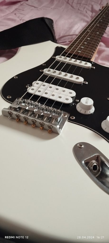 Продам электрогитару Fender BULLET Stratocaster HSS Hardtail