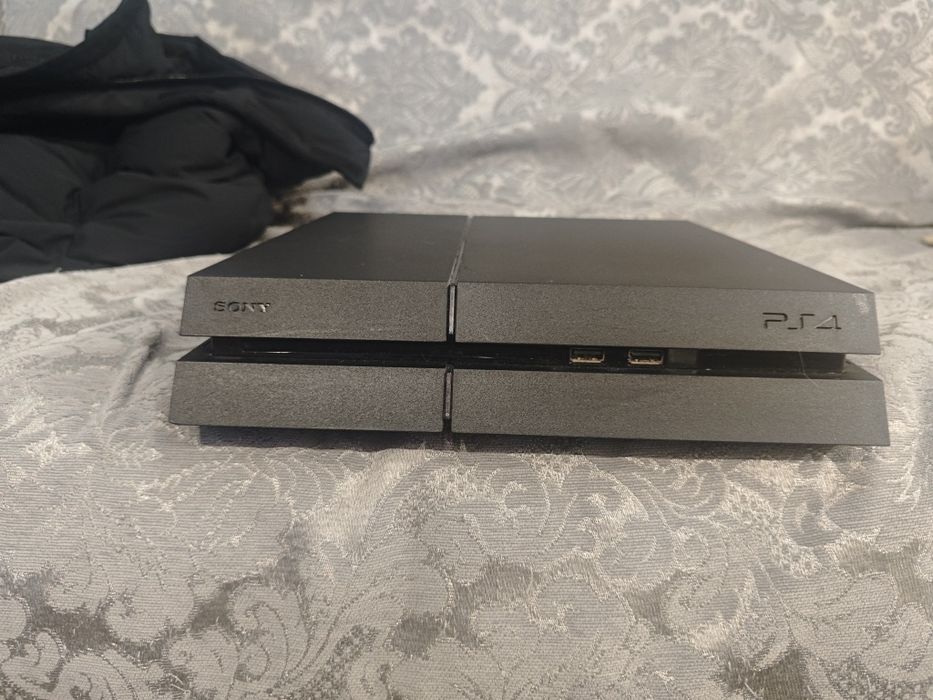продаю Playtation 4 fat 500gb