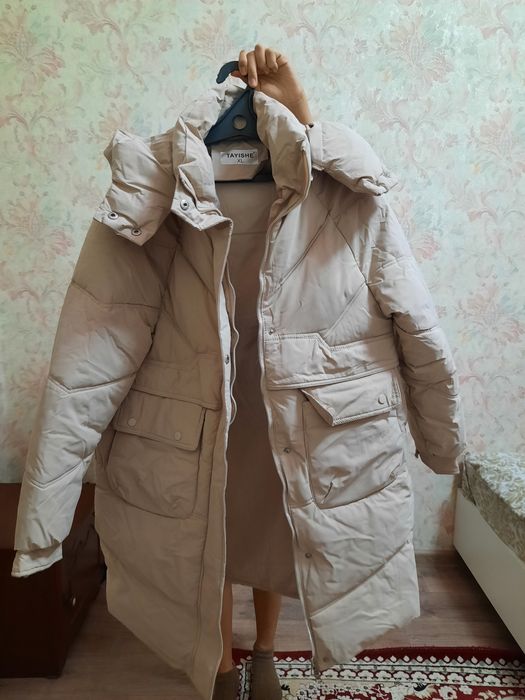 Зимняя куртка пуховик в отличном состоянии. Размер XL.