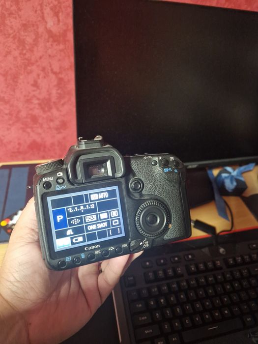 Aparat foto DSLR Canon Eos50D obiectiv canon  18-55 mm