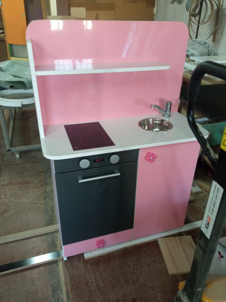 Продавам детска кухня