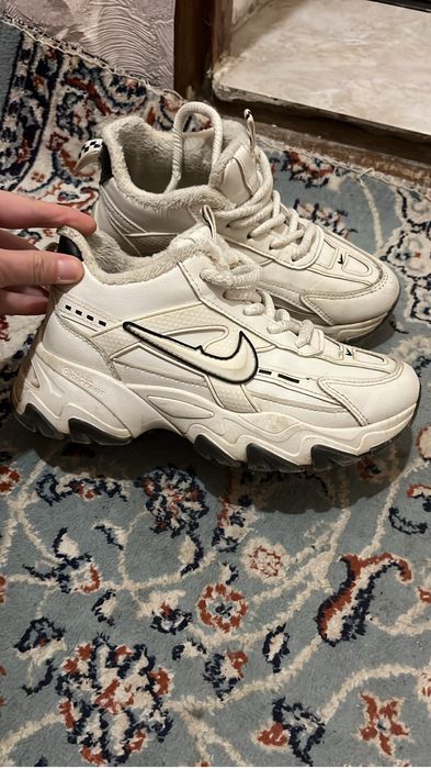 Белый Зимный красовка 35размер 5000берем