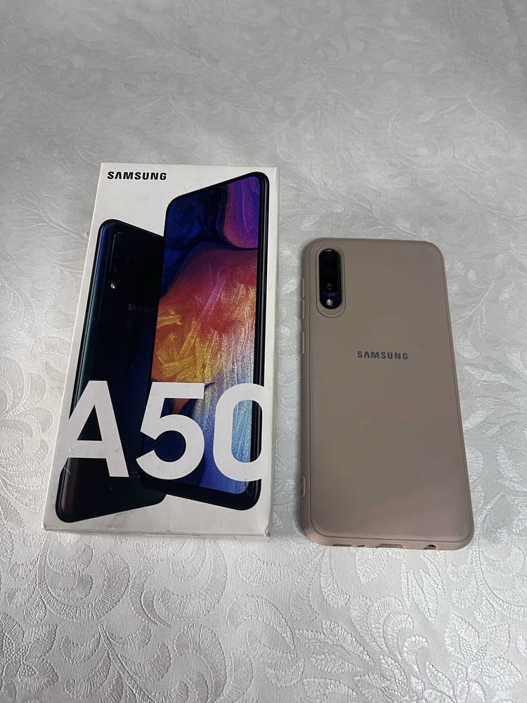 Samsung A50 8/64.