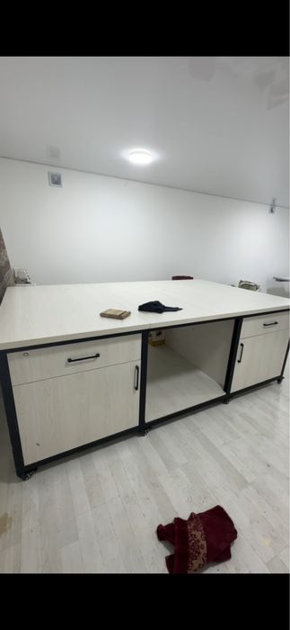 Bichuv stoli sotiladi YENGI