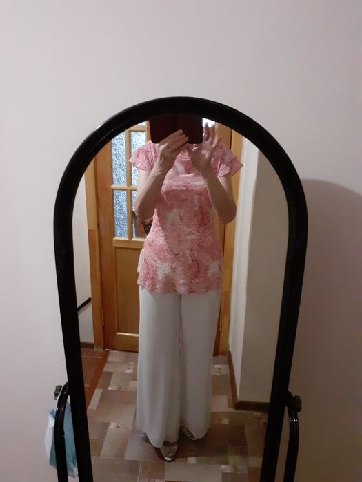 Продам шикарный брючный шифоновый костюм