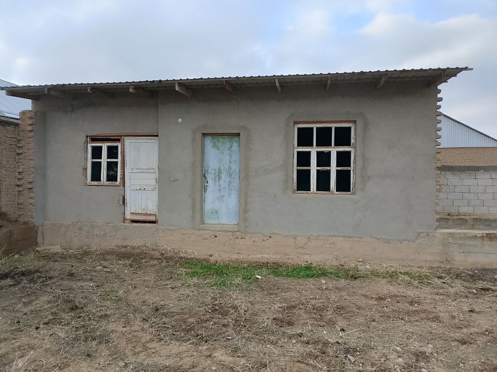 Uchastka sotiladi