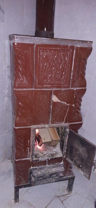 Vând urgent soba de teracota