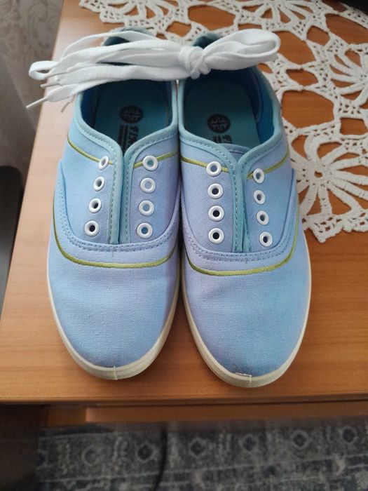 Teniși noi, unisex, 3 perechi, 3 culori - mărimi: 36 - 2 și 40 - 1