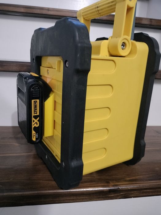 Radio adaptat dewalt 18 volți