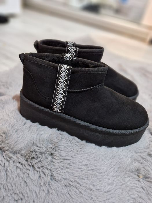 Ghete negre stil Ugg