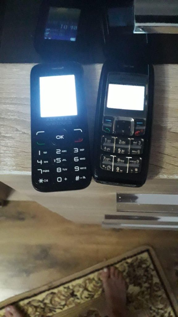 Vând urgent 2 telefoane noi