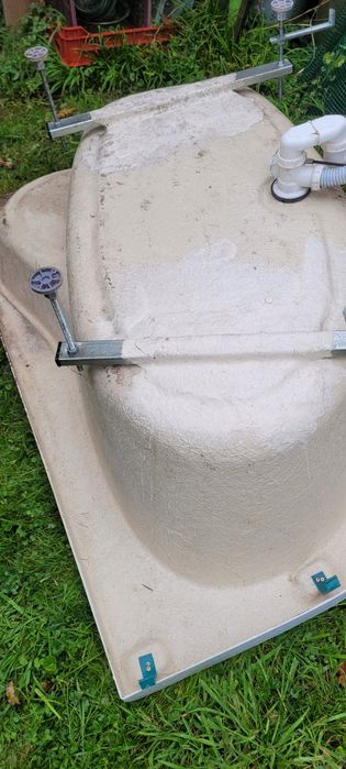 Cada colț baie în stare f buna