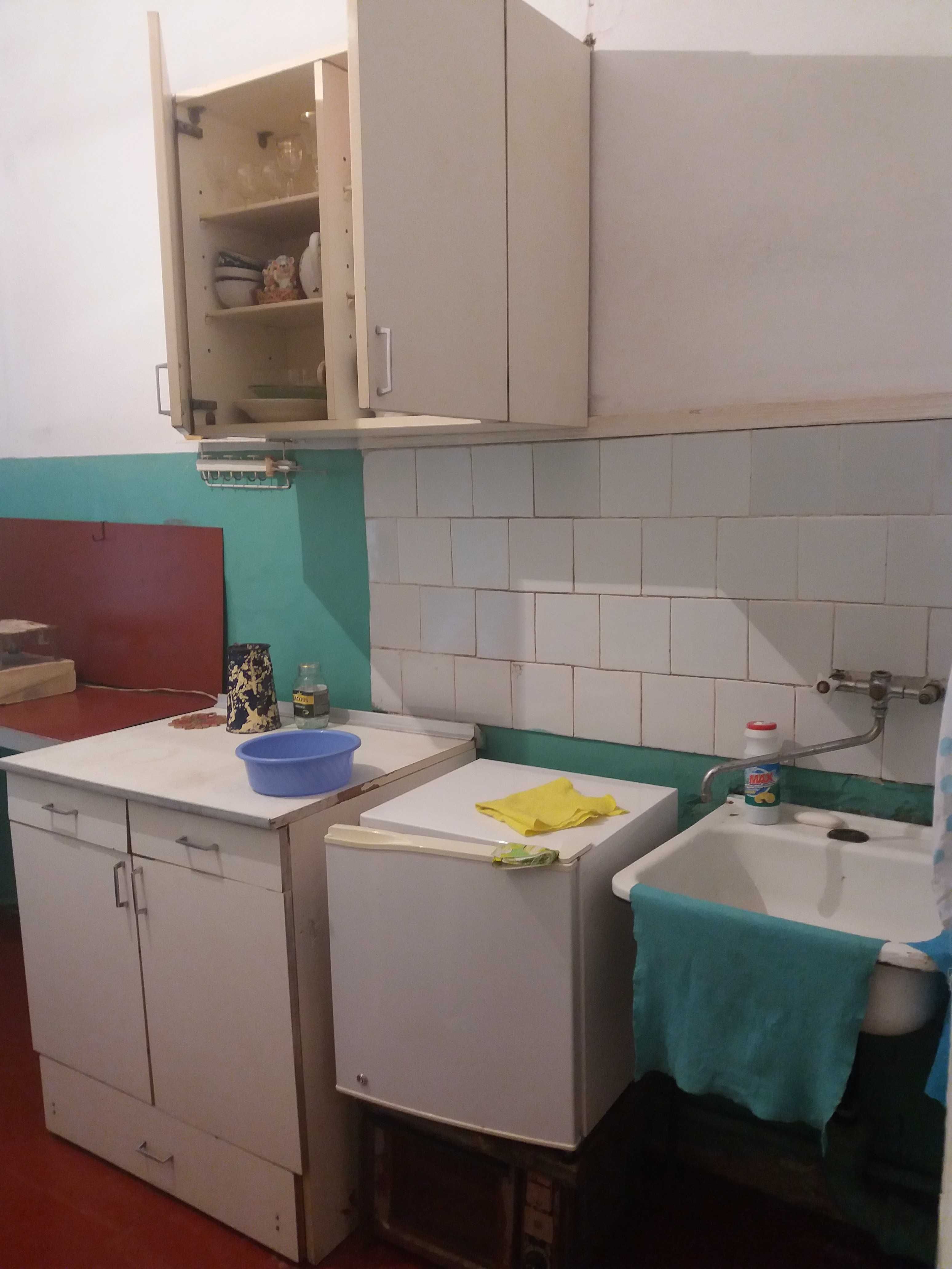 продается 2  комнатная квартира  в городе Янгиабад