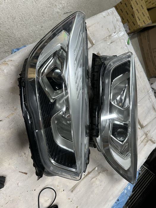 Faruri stânga dreapta ford kuga.2.facelift.