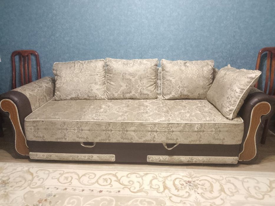 Продаётся диван.