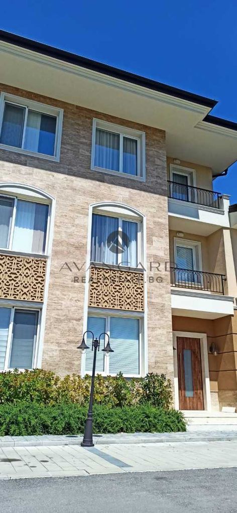 Продава се Къща в Пловдив, Остромила - 388 кв.м за 1225 €/кв.м - Снимка #11