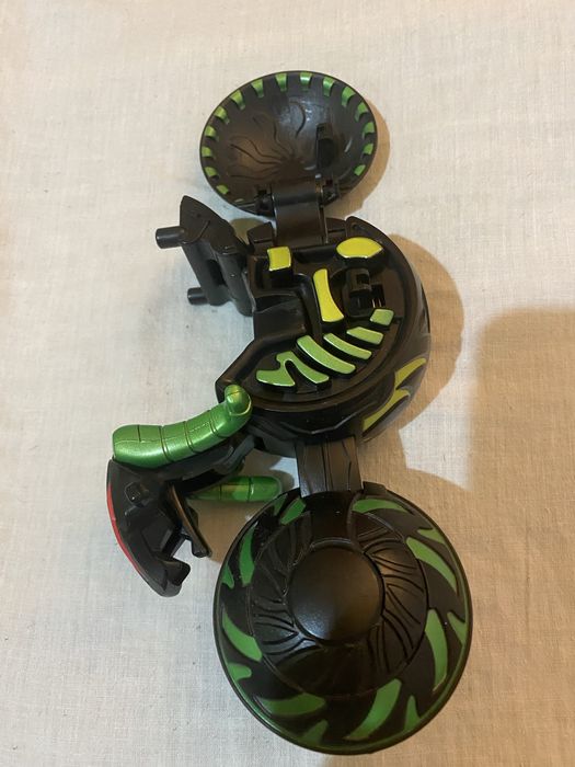 Bakugan jucarie +cadou mic
