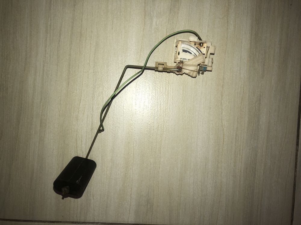 Датчик урочня топлива Ford