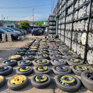 Патерици ,резервни гуми за всички видове автомобили