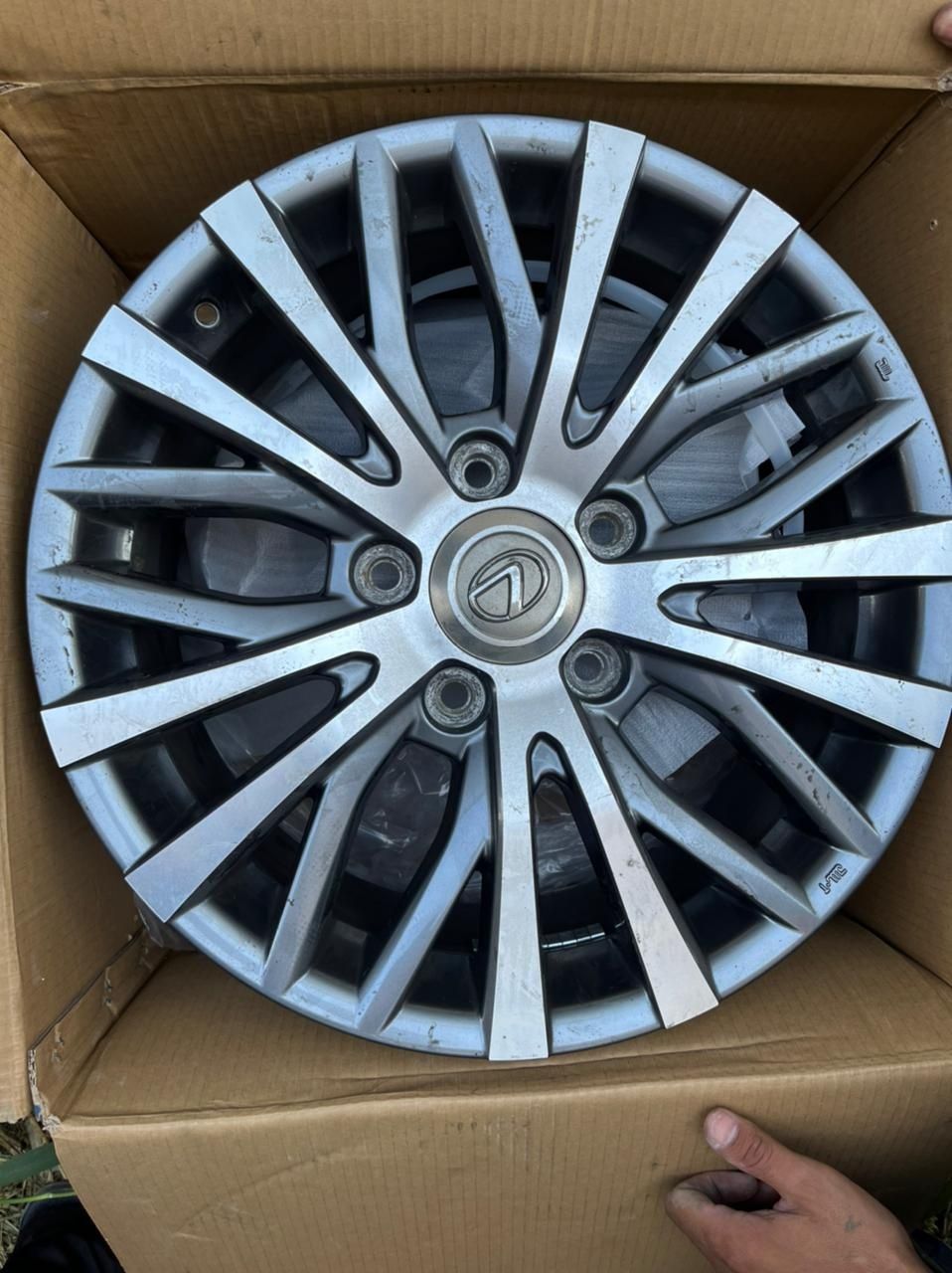 Диска Lexus 570.