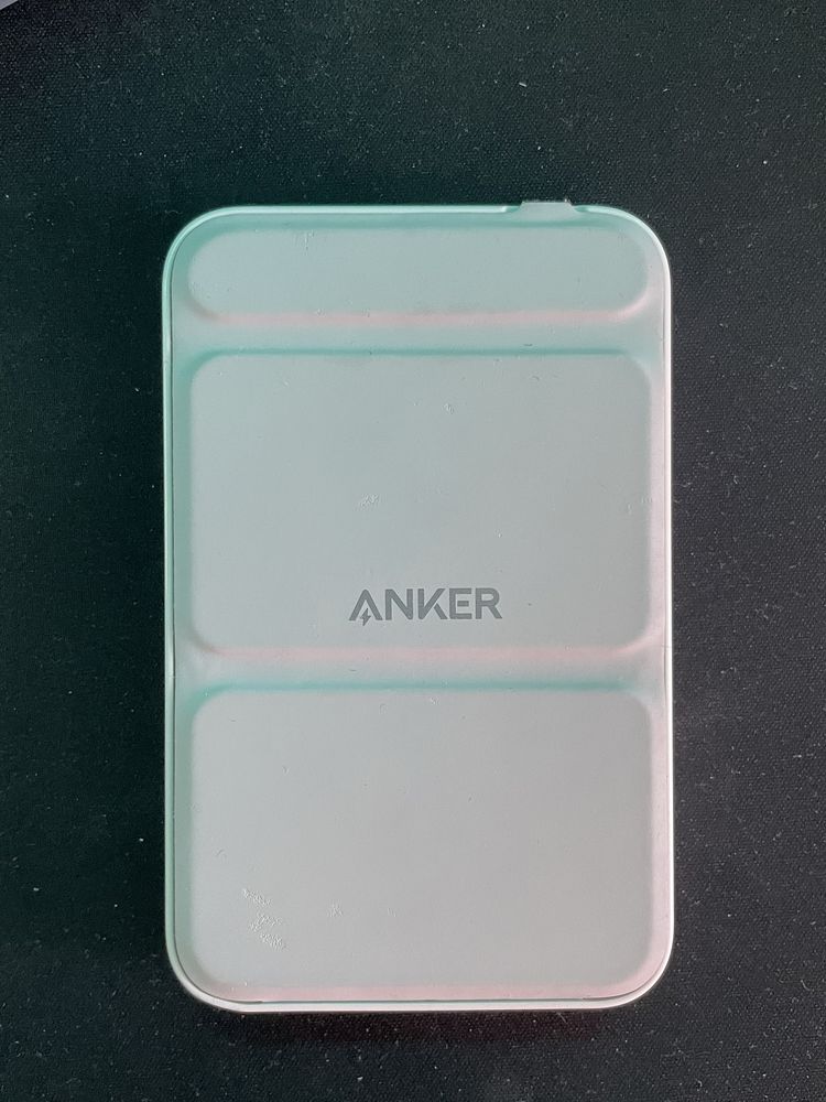 Внешний аккумулятор Anker MagSafe