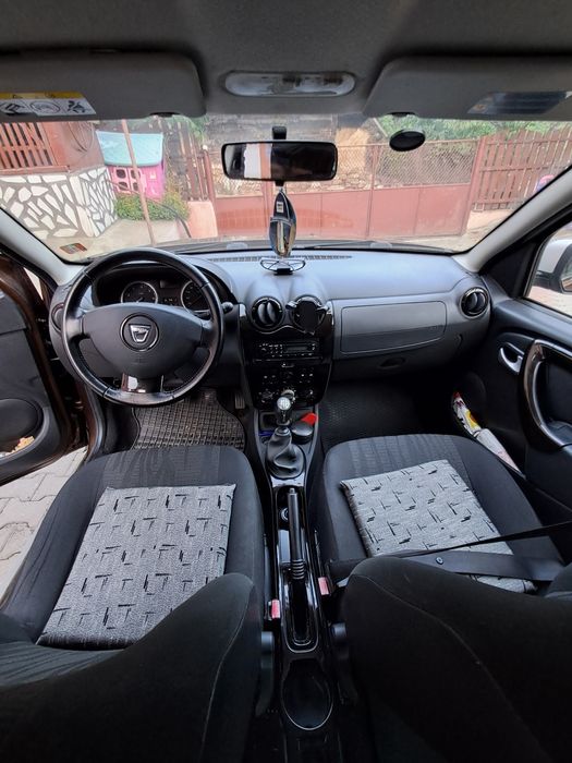 Vând Dacia DUSTER 2010